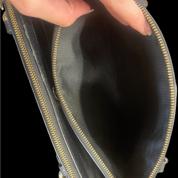 Black coach purse with hidden zip side pockets - Picture 10 of 14